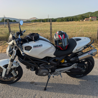 Ducati monster 696