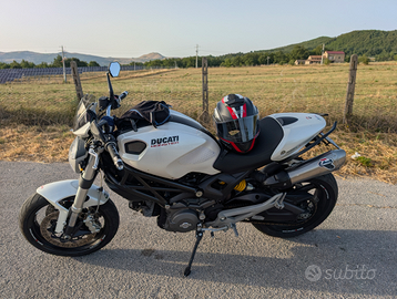 Ducati monster 696