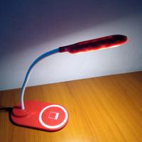 Lampada Pantone ricarica smartphone wireless