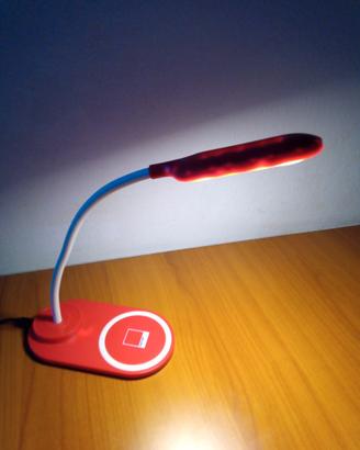 Lampada Pantone ricarica smartphone wireless