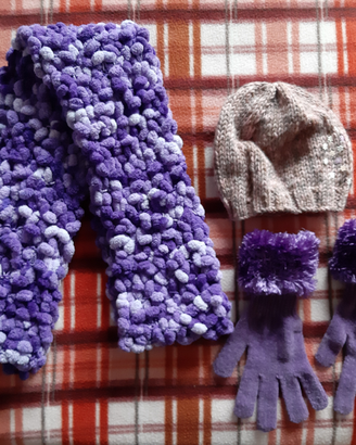 Set sciarpa, cappello e guanti donna