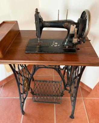 macchina da cucire a pedale