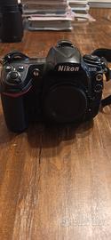 Nikon d300 + Battery Grip+3 compact flash + acc.