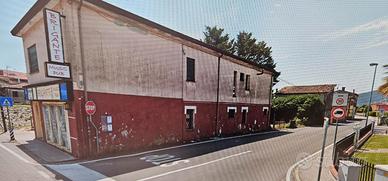 Immobile singolo con giardino e magazzini