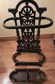 Porta ombrelli tutto in ghisa particolare e raro