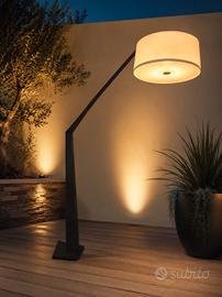 Lampada da terra di design GRUS
