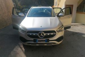 Mercedes GLA Premium Plus pari a nuovo
