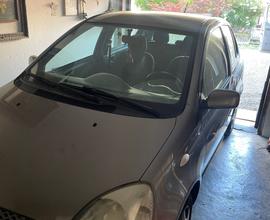 TOYOTA Yaris - 2004