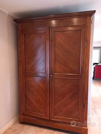 Armadio artigianale in legno massello