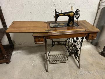 Macchina da cucire Singer d'epoca