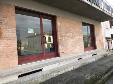 Immobile di 120 m² con 1 locale a Occhiobello