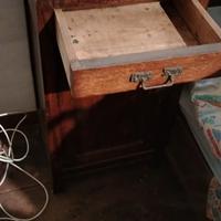 comodini stile liberti 