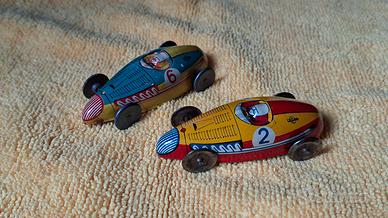 Auto giocattolo in latta 