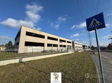 Immobile di 825 m² a Cerro Maggiore