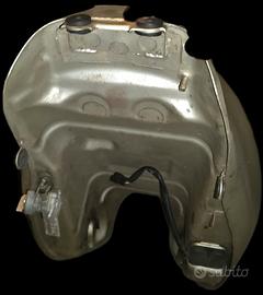 serbatoio e altri ricambi kawasaki zr7 