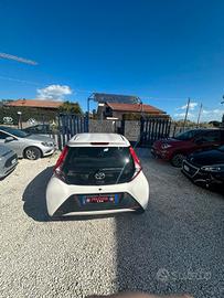 Toyota Aygo Connect 1.0 VVT-i 72 CV 5 porte x-clus