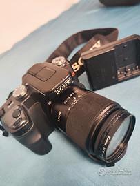 Macchina fotografica Sony Alpha 100 con ottica
