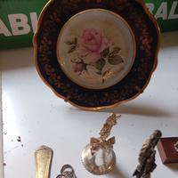 vari oggetti in argento e non