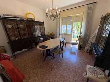 Appartamento di 140 m² con più di 5 locali a Porto