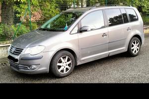 VW TOURAN 