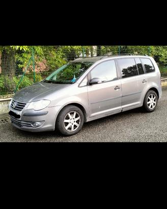 VW TOURAN 