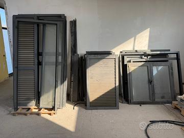 Finestre persiane e portafinestre