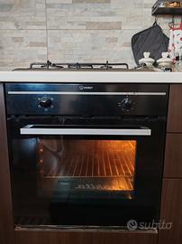 Forno e piano cottura Indesit