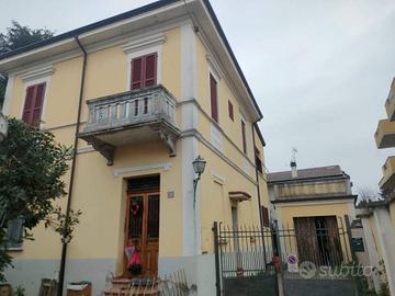 Appartamento di 160 m² con 4 locali e box auto dop