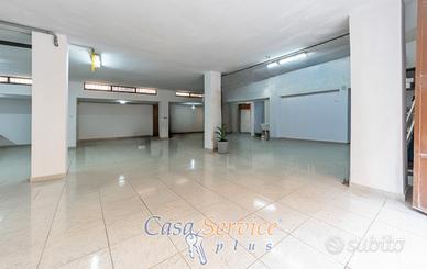 Ampio locale deposito/box auto a Gallipoli