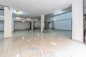 Ampio locale deposito/box auto a Gallipoli