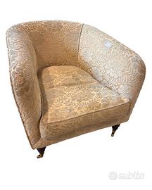 Poltrona beige decorazione floreale con ruote