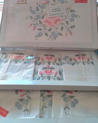 Set matrimoniale con copriletto ed altro 