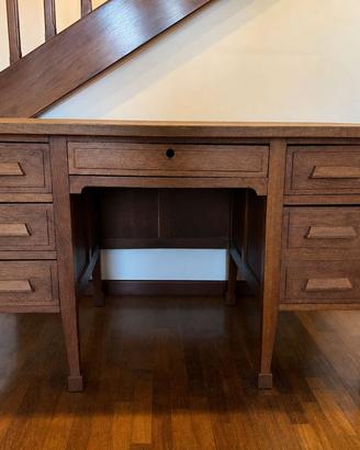Scrivania vintage in legno massello.