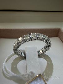 Anello modello eternity