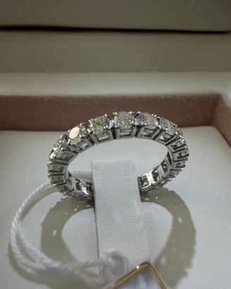 Anello modello eternity