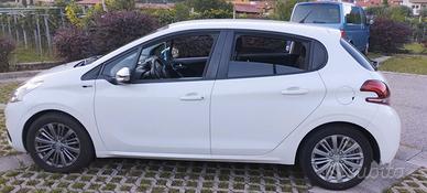 Peugeot 208  - revisione fino Ottobre 2027