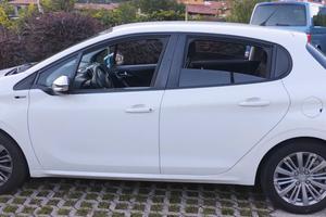 Peugeot 208  - revisione fino Ottobre 2027