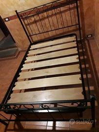letto in ferro battuto ad una piazza e mezzo  con 