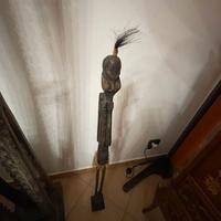 Statua tribale africana in legno