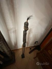 Statua tribale africana in legno