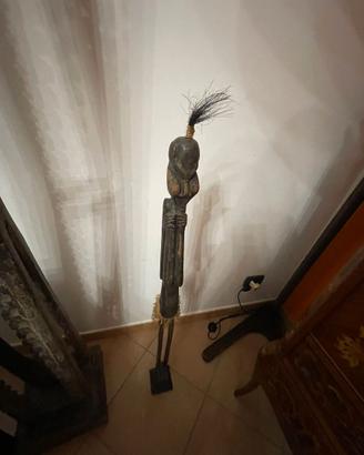 Statua tribale africana in legno