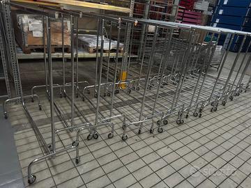 stendini appendiabito cromati con ruote