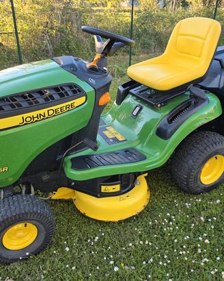 Trattorino tagliaerba John deere x146R 