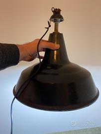 Lampada vintage industriale in metallo