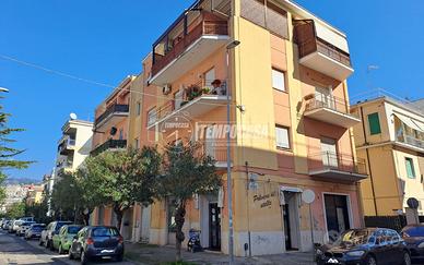 Appartamento centralissimo con posto auto e garage