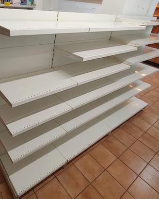 Scaffali di metallo,colore bianco  650 eu