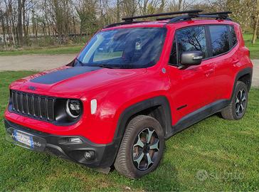 Renegade  Phew Trailhawk AT6 1.3 turbo T4  4xe 140