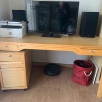 Scrivania IKEA con cassettiera inclusa