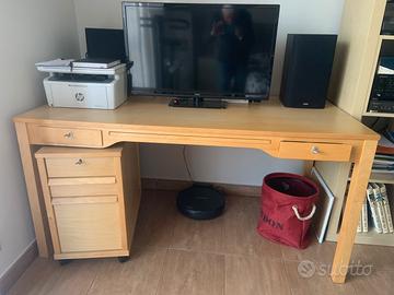 Scrivania IKEA con cassettiera inclusa