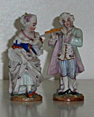 Eleganti vecchie statuine